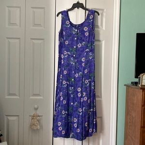 MIDI length dress.